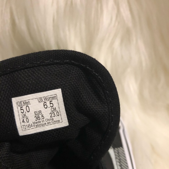 Vans - Picture 7 of 7